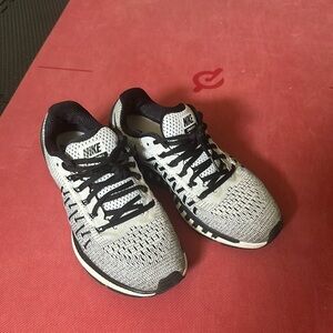 Nike women’s zoom odyssey 2